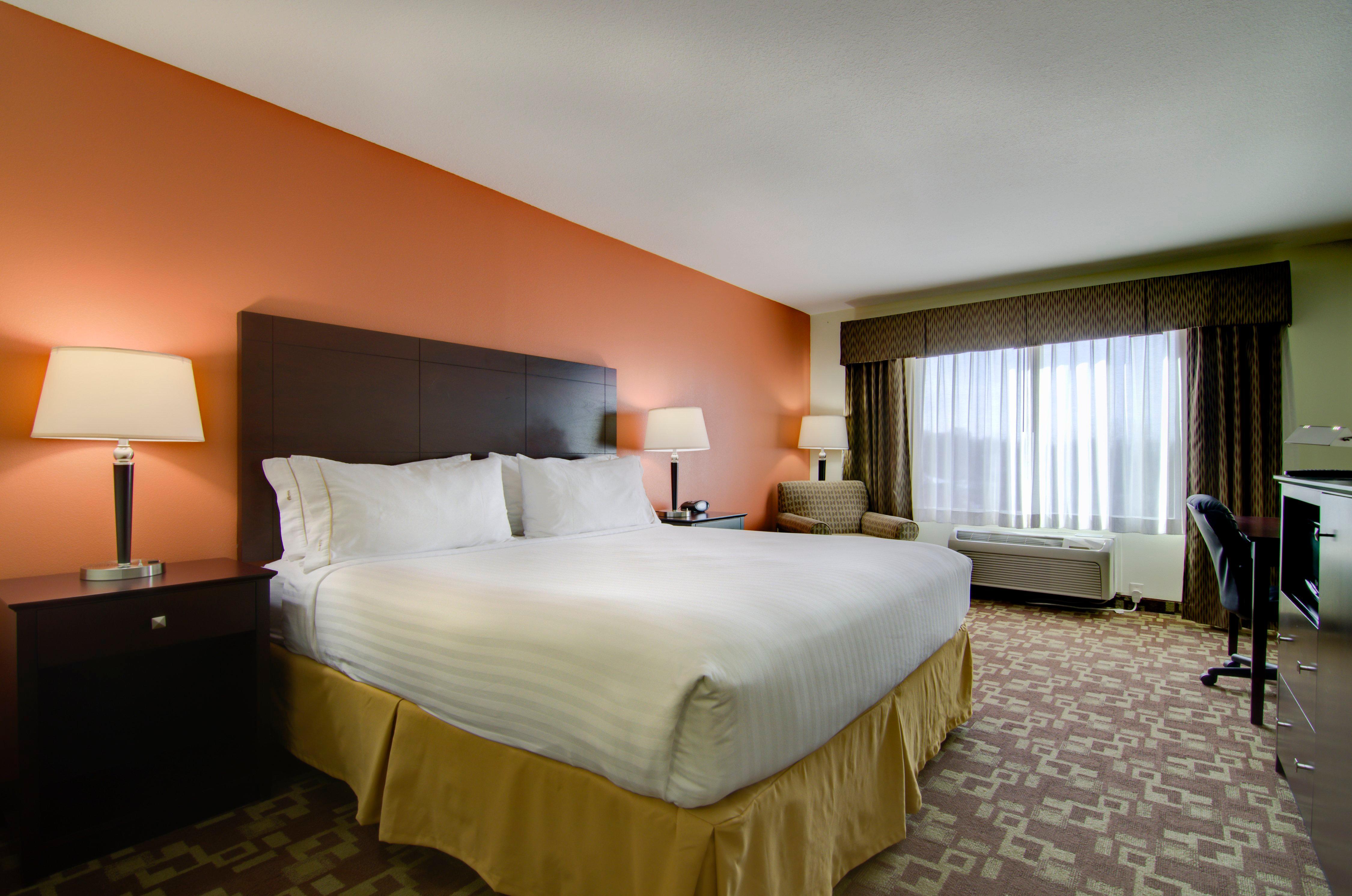 Holiday Inn Express Hotel & Suites Kansas City Sports Complex By Ihg Exterior photo