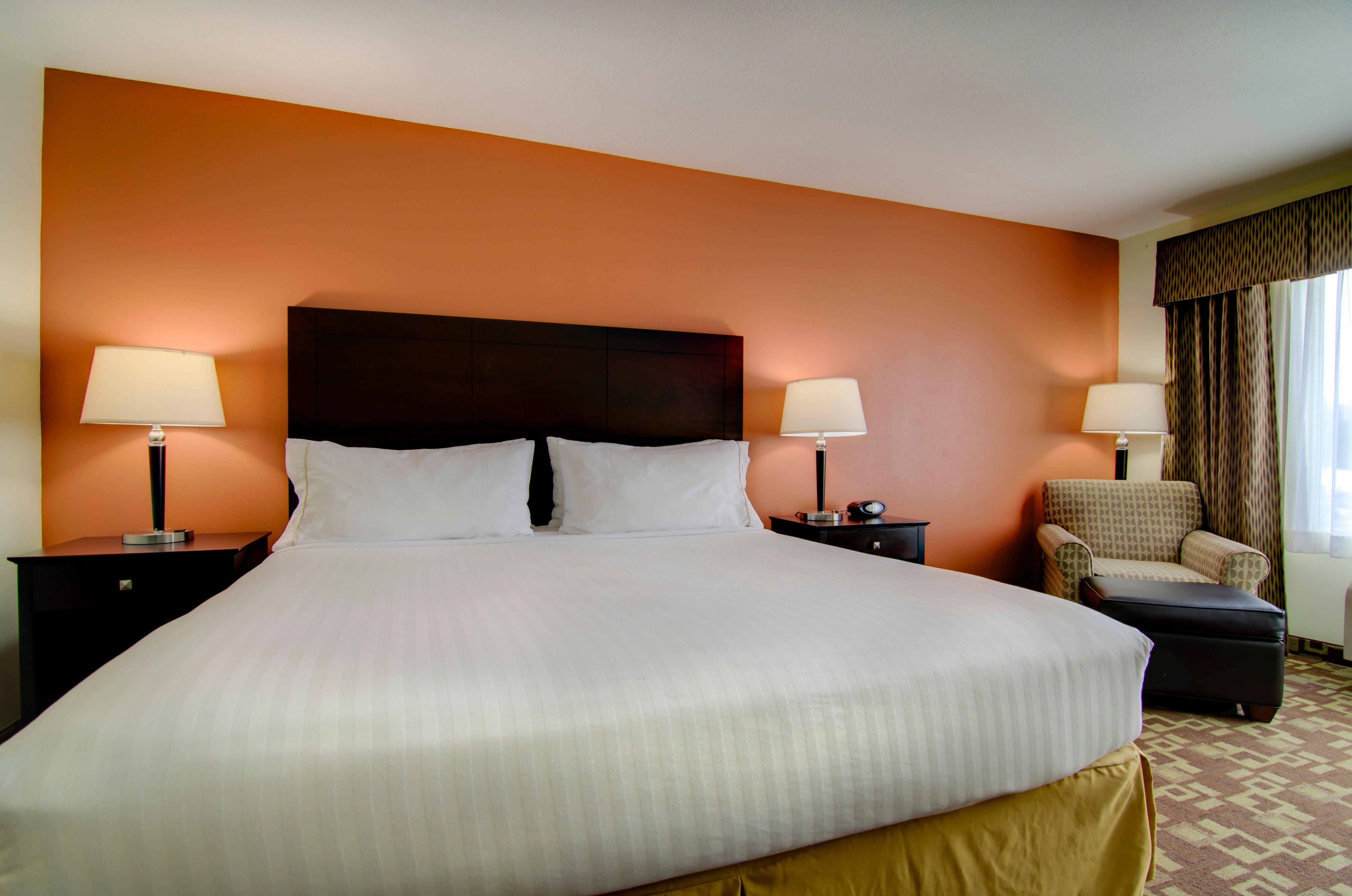 Holiday Inn Express Hotel & Suites Kansas City Sports Complex By Ihg Exterior photo